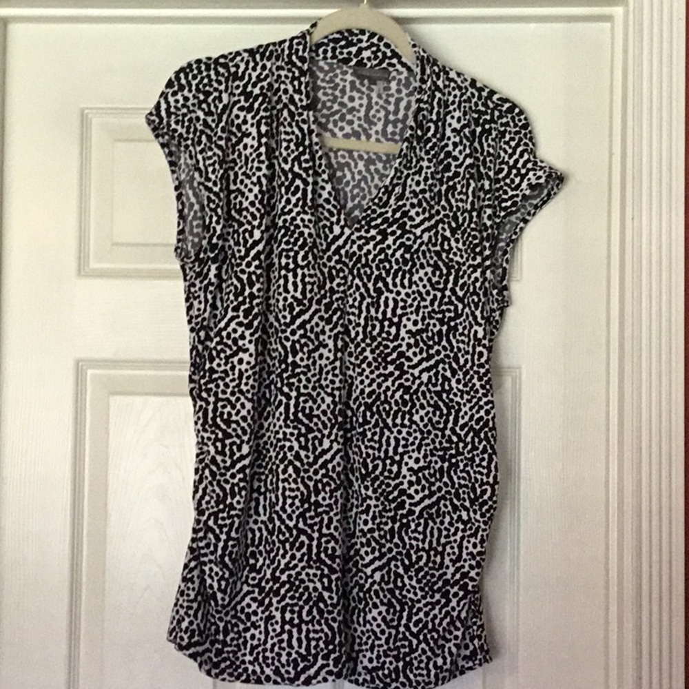 Vince Camuto Black and white stretch top